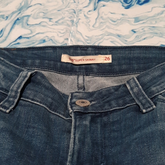 Levis - Picture 3 of 4